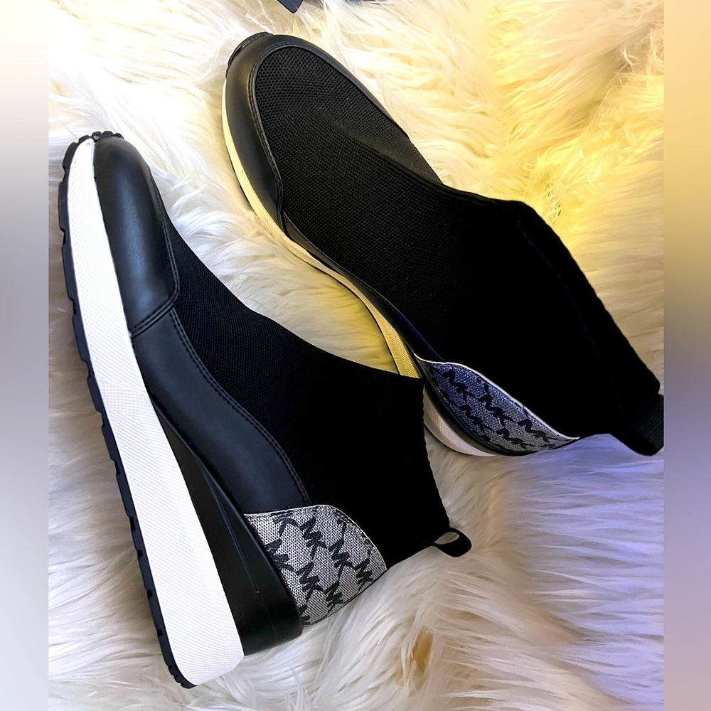 Price is firm thank you 🙏 Brand new sneakers Michael kors 💯 authentic